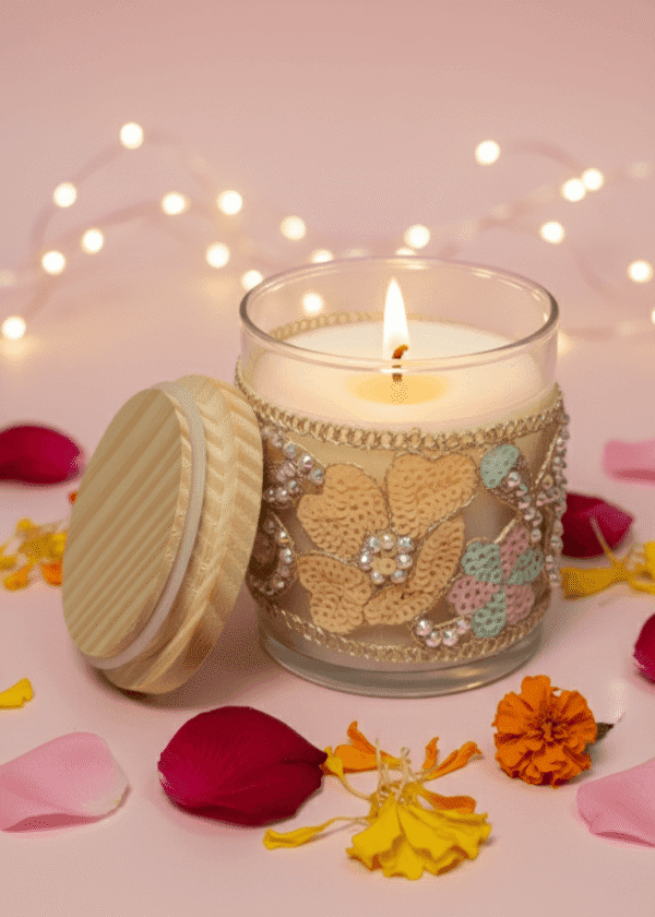 Nazakat Candle